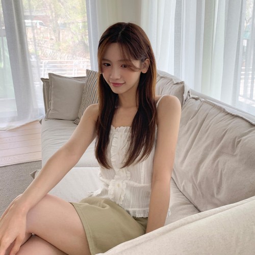 트렌드데이 펀칭 프릴 버튼 뷔스티에 블라우스 bs8154