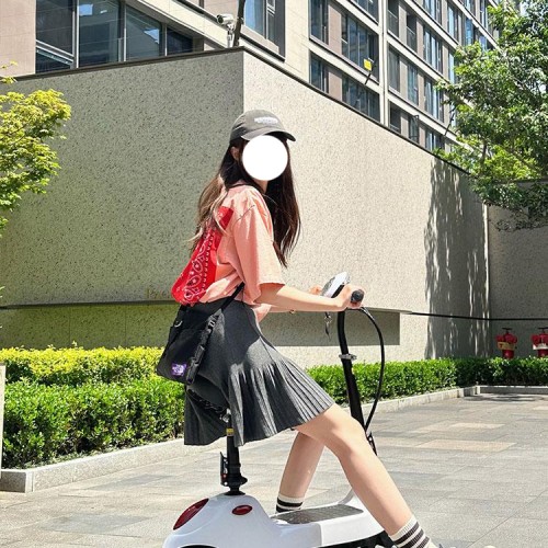 출퇴근오토바이 접이식 미니 전동 전기 여성 스쿠터 8인치 화이트 헤어라인 개인용 15마일 24V